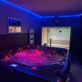Pure Private Spa Experience for 5 people, hotel din Montluçon