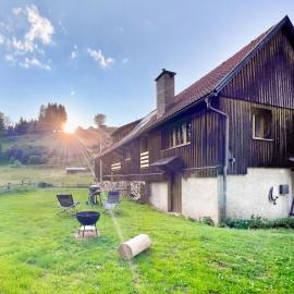 Landhaus Auerling, Chalet am Wald mit Sauna, Kamin & Garten, hotel in Sankt Lambrecht