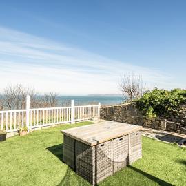 Stunning Sea View Blue Haven in Penmaenmawr, hotel in Penmaen-mawr