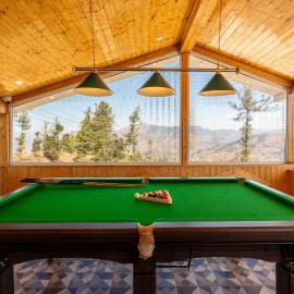 SaffronStays Whispering Alps 3BHK, hotel v destinácii Cheog
