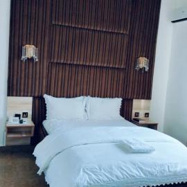 Meglams Hotel and Suite, хотел в Yenagoa