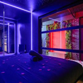 Loveroom Ô Diable Des Plaisirs, hotelli kohteessa Tourcoing