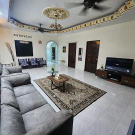 Raintown RR Homestay, hotel in Kamunting