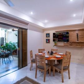 Great 2BR Apt with POOL BBQ and Free Parking