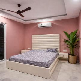 Shiv kashi farm luxury 3bhk with big pool, hotel din Noida
