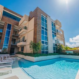 Aracari Residences by Bocobay - Luxury Condos 5 min Walk to Ritz and Palm Beach, hotel i Palm-Eagle Beach