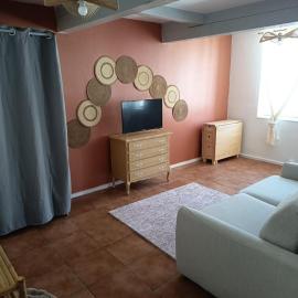 Charmant studio au cœur d'un village paisible، فندق في Chaumont
