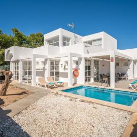 Villa Savina by BeBreeze, hotel din Can Picafort