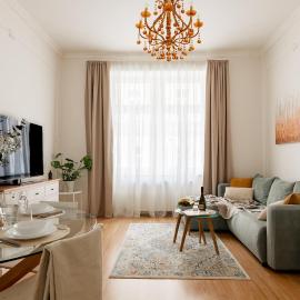 Spacious Spa Zone Home for 4 , Nearby Parking