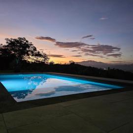 Casa Pura Vistas - SJO pick up and drop off, hotel em Atenas