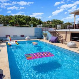 Villa Esteves avec piscine proche Braga Parking-terrasse & calme, hotelli kohteessa Vila Verde