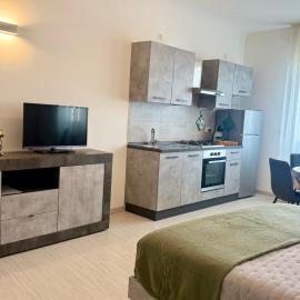 Loft moderno nel cuore del Centro Storico - spazioso & luminoso WiFi veloce- Tutto a piedi, hotel u gradu Pordenone
