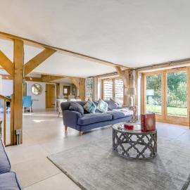 2 Bed in Holmbury St. Mary oc-midfb, hotel in Holmbury Saint Mary