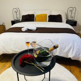Belle Chambre Au fil de l'eau chambre d'hôte salon et cuisine partagés