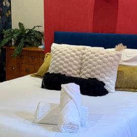 1 Bed Flat - Sleeps 5 - Pet friendly - Parking
