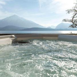 Nido sull`Aqua Chalet with Whirlpool, hotelli kohteessa Sigriswil