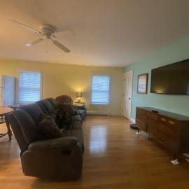 Cozy In-Law Suite Near York Beaches, hotel din York