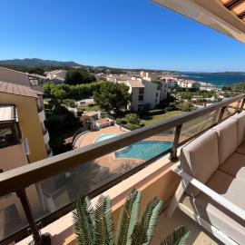 TOUT A PIED Dernier étage Vue imprenable EST-SUD OUEST mer -plage 100m-box