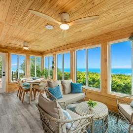 Turtle Haven - Luxury Beachfront Villa on Sea Turtle Nesting Grounds - Heated Pool & Spa, hotell sihtkohas Melbourne Beach