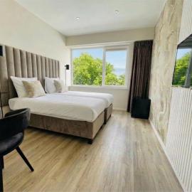 Chic Suite w Bathroom & Kitchen