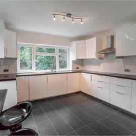 Lovely Forest Cottage Spa add ons available, hotel in Epping