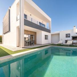 GuestReady - Aroeira Pool Villa