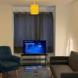 Free Parking Flat, Sleeps 3, Near QE Hospital