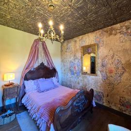 Charming BB Room in Historic Saint-Martial-le-Mont, Creuse, hotel a Saint-Martial-le-Mont