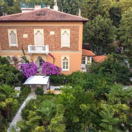 Luksuzni apartmaji v centru Portoroža z vrtom in parkiriščem - Luxury Apartments in Portoroz Center with Garden & Parking, hotel in Portorož