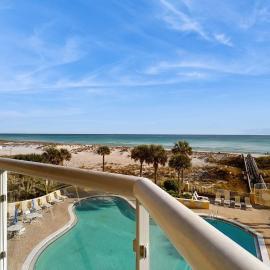 Condo with Partial Gulf View Onsite Pools Fitness Center Dry Sauna, hotel in Pensacola Beach