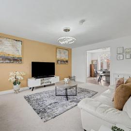 Large 4 Bed House - Garden -Driveway- Newport, hotell sihtkohas Rogerstone