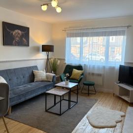 Modern apartment in Glasgow West End, free parking