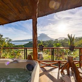 Lua Pele House - Arenal Volcano & Lake views, hotel in El Castillo de La Fortuna