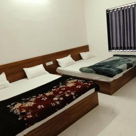 Shree Vishwakarma place, hotell i Khātu