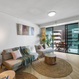 Bridge Views - Sleeps 8 - CBD - Pool, Gym & Parking