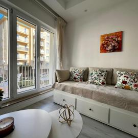 Kream Suite #Cosmopolis #Bucharest, hotel in Ştefăneştii de Sus