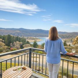 Lake Kami Retreat - Jindabyne, hotel in Jindabyne