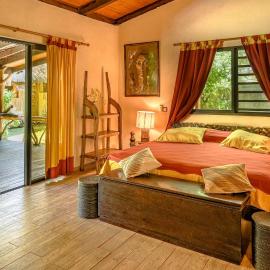 Peaceful 2BR Bungalow near beach, hotel u gradu 'Temae'