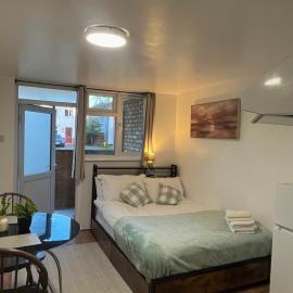 Studio near Addenbrookes and Centre By Miller Residence, hotel in Cherry Hinton