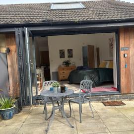 Stylish Studio Near Bath, Free Parking and Patio