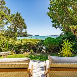 Te Uenga - Parekura Bay Holiday Home, hotel in Rawhiti