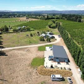 Luxury apartment , quiet rural setting close to Clyde