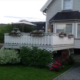 Koselig hus ved Elveparken, Drammen plus egen campingvogn på Homannsberget, hotel a Drammen