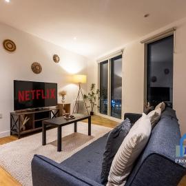 City Condo-Terrace-Gym-Games Room -Free Secure Parking- Manchester, Hotel in Manchester