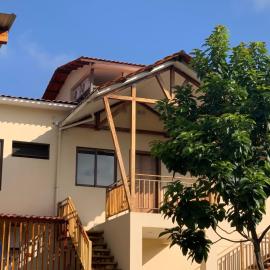 The Riverfront Mini Mansion, 4 Bedrooms & VIP Suite, Near City Center, hotel a Portoviejo
