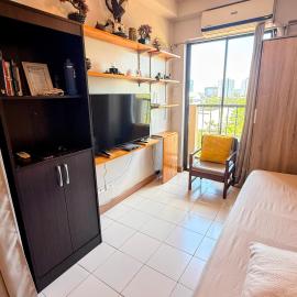 A cozy, relaxing condo at city center