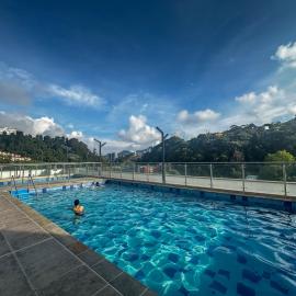 Apartamento moderno con parqueadero gimnasio piscina climatizada y coworking - Ubicación ideal cerca al cable, viešbutis mieste Manisalesas