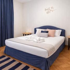 Peaceful apartment in piazza Venezia's alleys