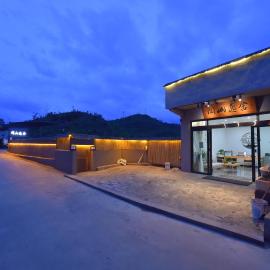 黄果树阅山逸舍民宿Huangguoshu Yueshan Yishe B&B、安順市のホテル
