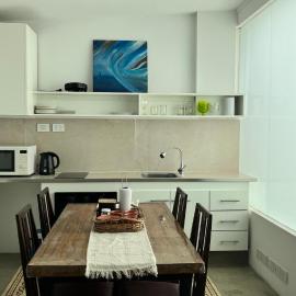 DEPARTAMENTO dos dormitorios en Martinez, cercano a CABA, zona clinicas y oficinas, con AA y Wifi, ideal familias, hotel in Martínez